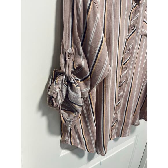 Torrid button down blouse - Picture 3 of 7